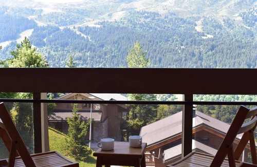 Meribel Apartment | Cozy Apartment for 6 in Méribel, 2 Bedrooms, Parking, Close to Ski Lift