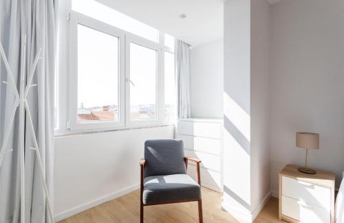 Linda-a-Velha Apartment | Cozy Apartment for Family and Group of Friends