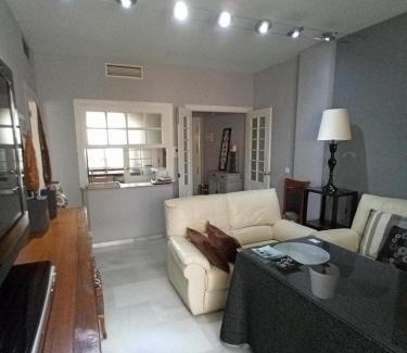 Doctor Barraquer-Grupo Renfe-Policlinico Apartment | Cozy apartment & free parking