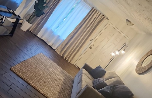 Dearborn Heights Apartment | Cozy Apartment Getaway