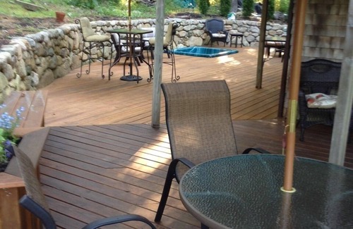 Tisbury Apartment | Cozy Apartment, Hot tub; 1 Bedroom; Sleep Sofa-Ferry Tickets maybe be available