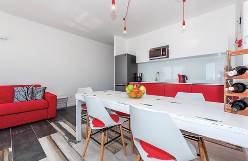 Brodarica Apartment | Cozy apartment in Brodarica with WiFi