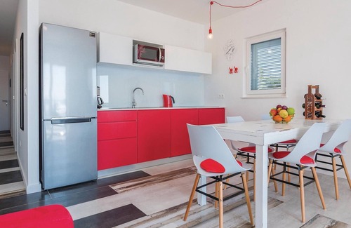 Brodarica Apartment | Cozy apartment in Brodarica with WiFi