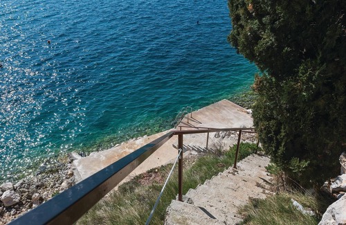 Brodarica Apartment | Cozy apartment in Brodarica with WiFi