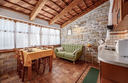 Gologorica Apartment | Cozy apartment in Cerovlje with WiFi