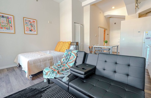 Downtown Cincinnati Apartment | Cozy Apartment in Charming Cincinnati with fitness room, WiFi, Ac