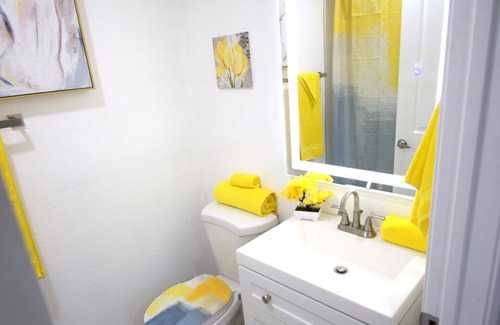 West Arlington Apartment | Cozy apartment in charming Arlington with WiFi, Washer and Dryer and Double A/C