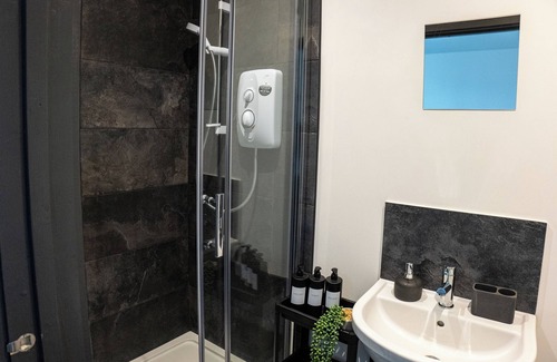 Ilkeston Apartment | Cozy apartment in charming Ilkeston with WiFi