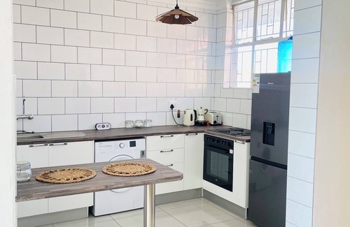 Windhoek Central Apartment | Cozy apartment in charming Windhoek with WiFi, parking and peace of mind.