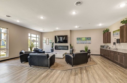 Mankato House | Cozy Apartment in Clubhouse building at Woodside Apartments