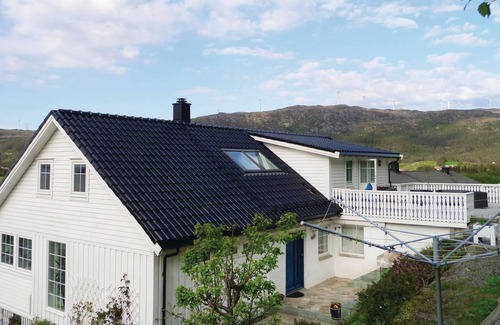 Fitjar Apartment | Cozy apartment in Fitjar
