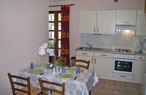 Roz-Landrieux Apartment | Cozy apartment in Roz-Landrieux