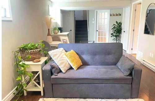 District Wright - Parc - de - la - Montagne House | Cozy Apartment in Hull, 10min to DT Ottawa, Gatineau Park/City Center w/ Parking