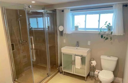 District Wright - Parc - de - la - Montagne House | Cozy Apartment in Hull, 10min to DT Ottawa, Gatineau Park/City Center w/ Parking