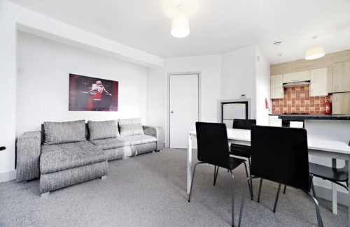 Addison Apartment | Cozy Apartment in Kensington