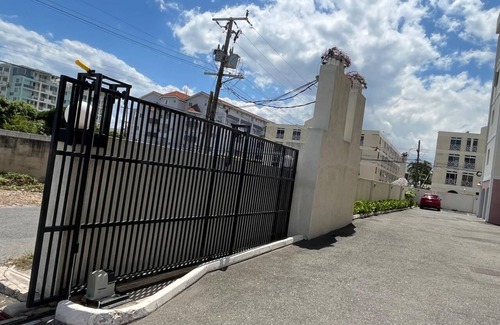 Eden Gardens Apartment | Cozy apartment in lovely Kingston 5 with WiFi, AC