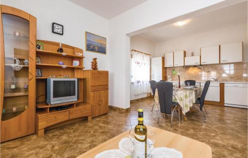 Lukovo Sugarje Apartment | Cozy Apartment In Lukovo Sugarje