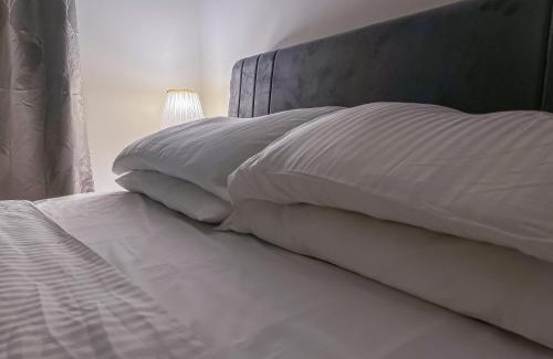 Malad East Apartment | Cozy Apartment