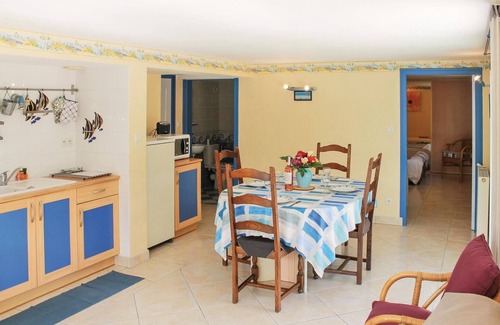 Muzillac Apartment | Cozy apartment in Muzillac with WiFi
