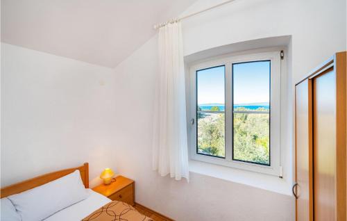 Nevidane Apartment | Cozy Apartment In Nevidane With Kitchen