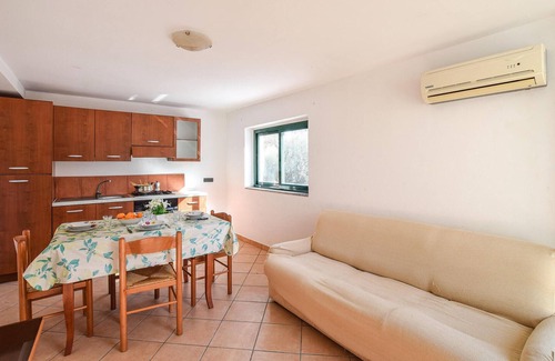 Portigliola Apartment | Cozy apartment in Portigliola with WiFi