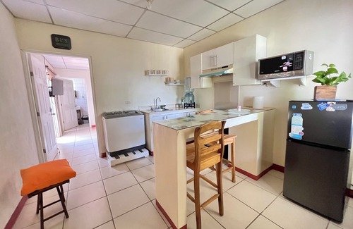Managua House | Cozy apartment in phenomenal Managua with WiFi, AC, garache and kitchen.