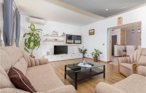 Kurili Apartment | Cozy Apartment In Pilkovici With Wifi