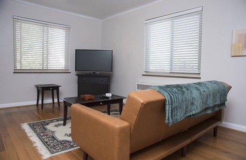 Roselawn Finance Apartment | Cozy Apartment in Pleasant Ridge