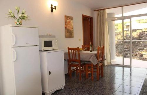 Puerto Naos Apartment | Cozy apartment in Puerto de Naos 45 m² mountain view