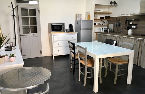 Villelaure Apartment | Cozy apartment in South Luberon, ideal for exploring Provence