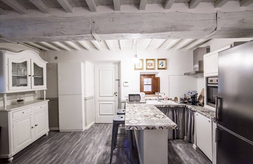 Colle di Compito Apartment | Cozy Apartment in the Tuscan Hills