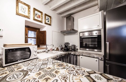 Colle di Compito Apartment | Cozy Apartment in the Tuscan Hills
