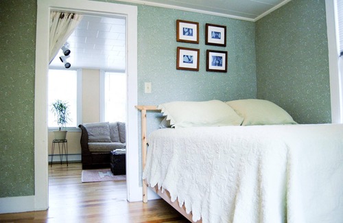 Rockland Apartment | Cozy Apartment In Town With Sauna! Minutes from Festivals and Shops!