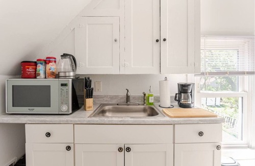 Ypsilanti Apartment | Cozy Apartment in Ypsi with Wi-Fi