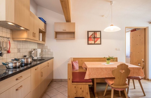Caminata di Tures Apartment | Cozy Apartment "Kornblume - Mesnerhof" with Mountain View, Wi-Fi, Balcony & Garden