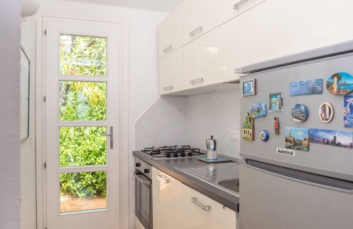 San Pantaleo Apartment | Cozy Apartment "Lemon San Pantaleo" with Shared Pool, A/C & Terrace