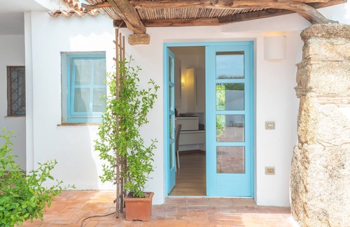 San Pantaleo Apartment | Cozy Apartment "Lemon San Pantaleo" with Shared Pool, A/C & Terrace