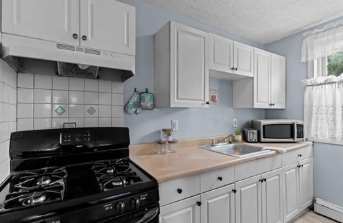 Washington Park Apartment | Cozy Apartment-Minutes to Downtown