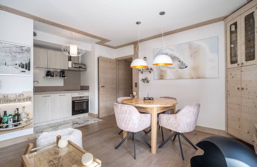 Courchevel Apartment | Cozy apartment, near slopes and shops, with parking and wifi