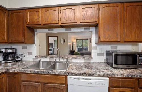 Rockford Apartment | Cozy apartment near Lake Bella Vista