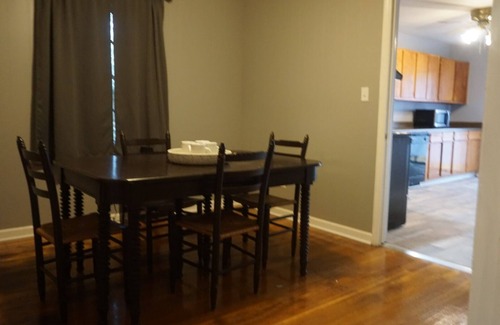 Madison Apartment | Cozy Apartment near Research Park