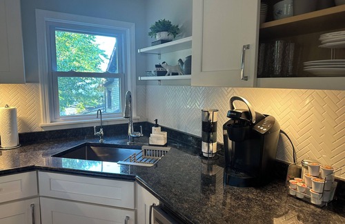 Downers Grove Apartment | Cozy apartment right in Downtown Downers Grove