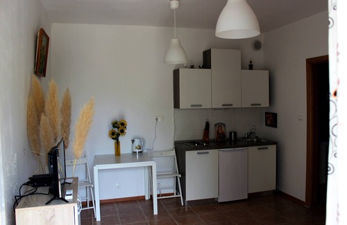 Rogac Apartment | Cozy apartment-studio for two guests on island Šolta,Rogač