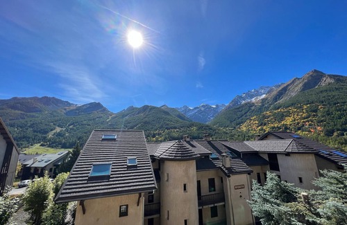 Monetier-les-Bains Apartment | Cozy Apartment · Village Center · Fireplace · Mountain Views · 10 Min to Pistes