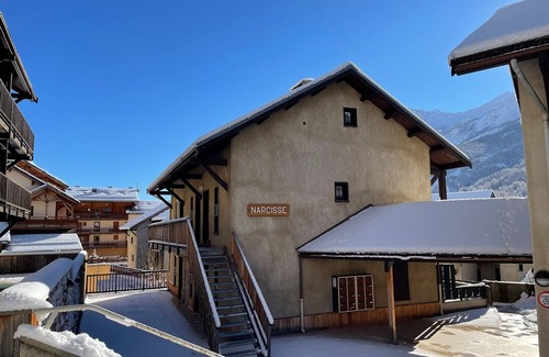 Monetier-les-Bains Apartment | Cozy Apartment · Village Center · Fireplace · Mountain Views · 10 Min to Pistes