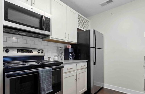 Virginia Beach Apartment | Cozy Apartment with Lakeside View