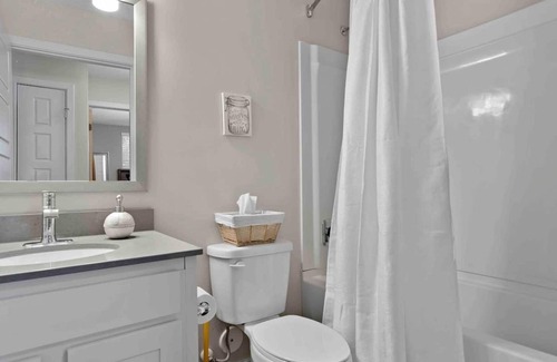 Virginia Beach Apartment | Cozy Apartment with Lakeside View