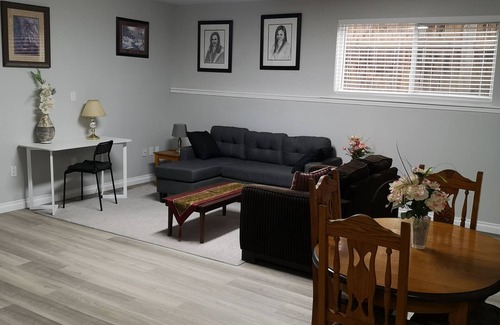 Argyle Apartment | Cozy apartment. Western University & Fanshawe Colleges. It good for business.