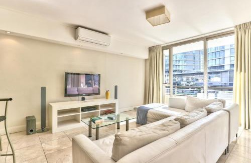 Victoria and Alfred Waterfront Apartment | Cozy Apartment, WiFi, Centrally Located