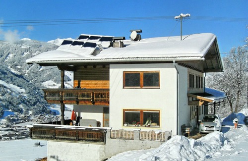 Stummerberg Apartment | Cozy apartment with a fantastic view of the Zillertal mountains